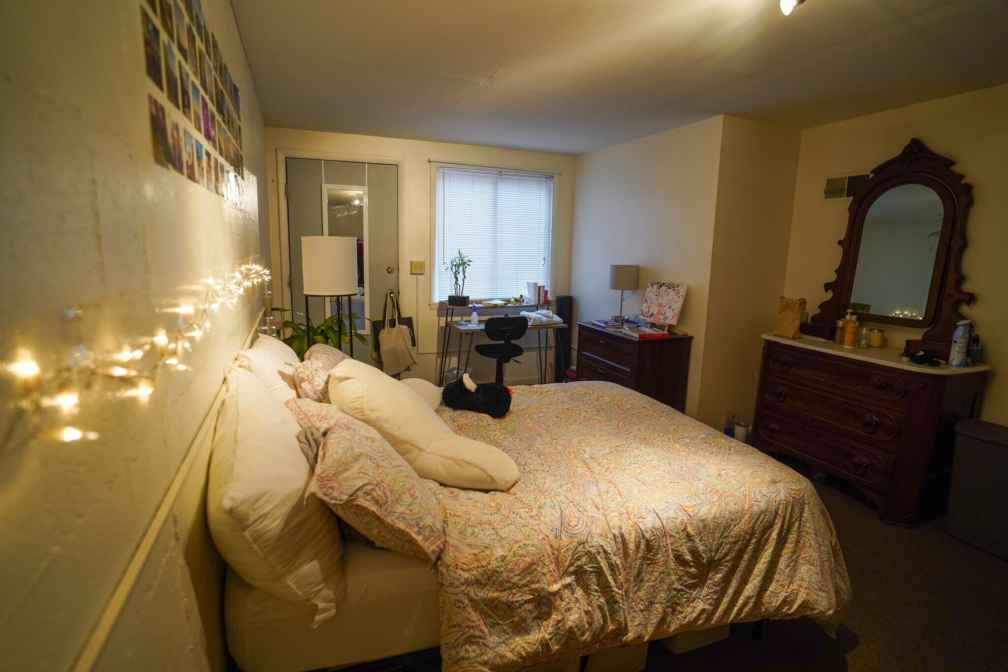 Building Photo - 2 Charles St