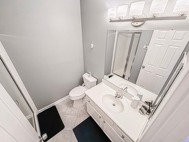 Building Photo - Stylish 3 Bed 3 Bath Condo With Large Balcony in Desired Riverbend at Cascades - Water Included