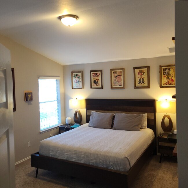 Building Photo - 1021 Rawhide Trl