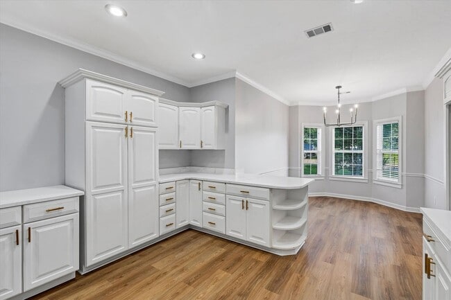 Building Photo - Spacious 5-Bedroom Home on 1.5+ Acres in West Side School District