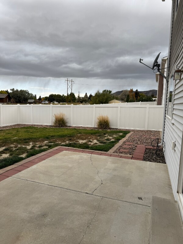 Building Photo - 2736 Koven Dr