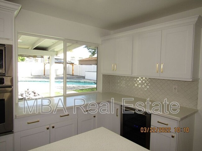 Building Photo - 2802 E Weldon Ave