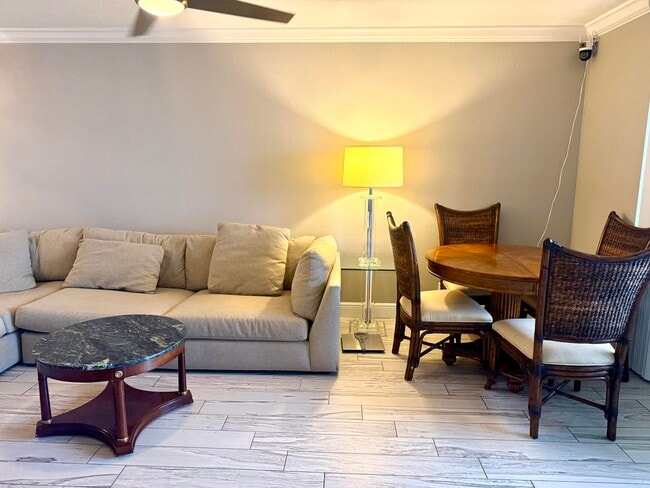 Building Photo - 111 Lake Emerald Dr