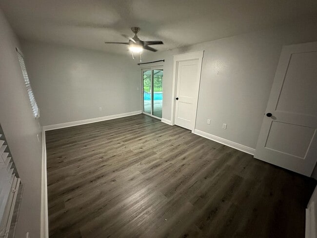 Building Photo - Spacious 4 Bedroom 3 Bath in Southoak