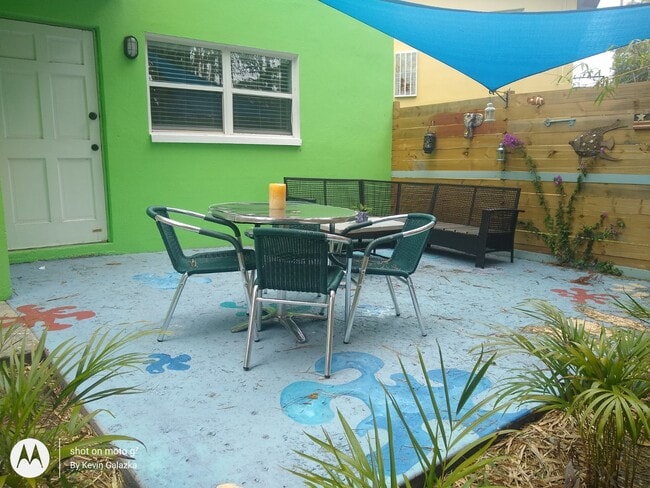 Building Photo - 309 Avanda Ct