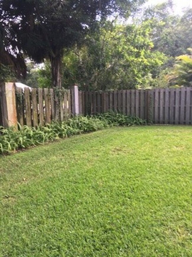 Building Photo - Location, convenience, comfort. This 4 bedroom plus den, 2 bath has it all!