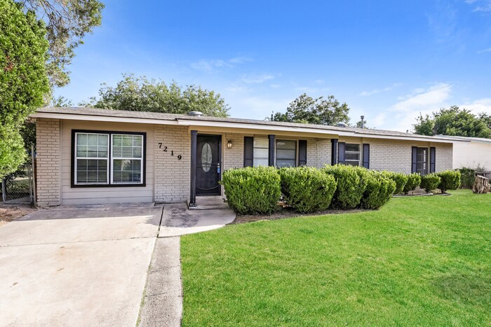 Building Photo - 7219 Westport Way