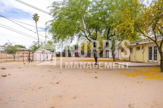 Building Photo - Quaint Home in an Established Neighborhood