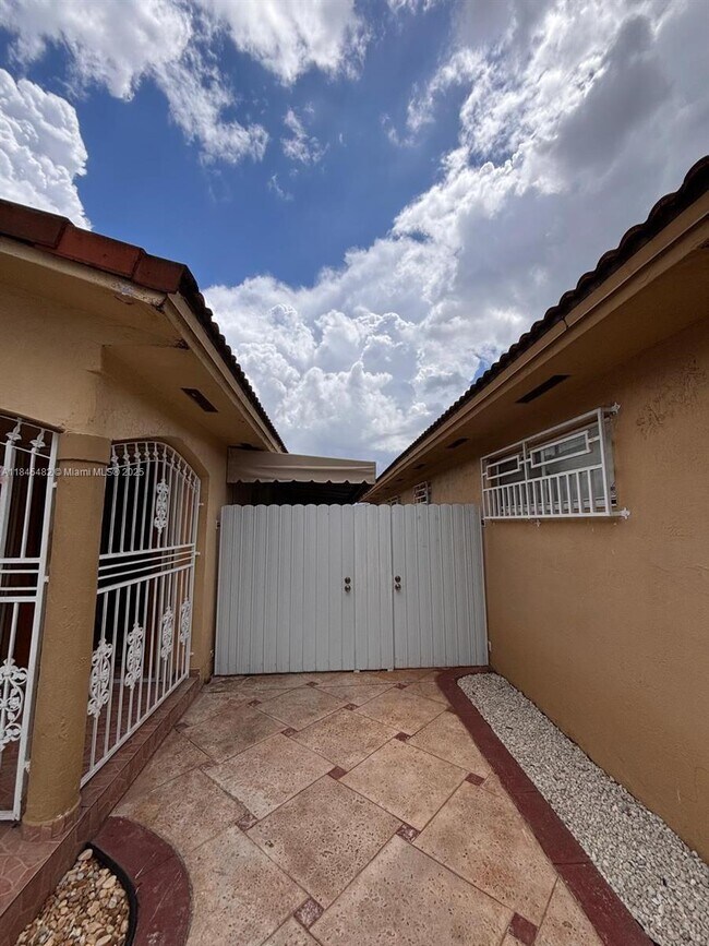 Building Photo - 3170 W 78th St