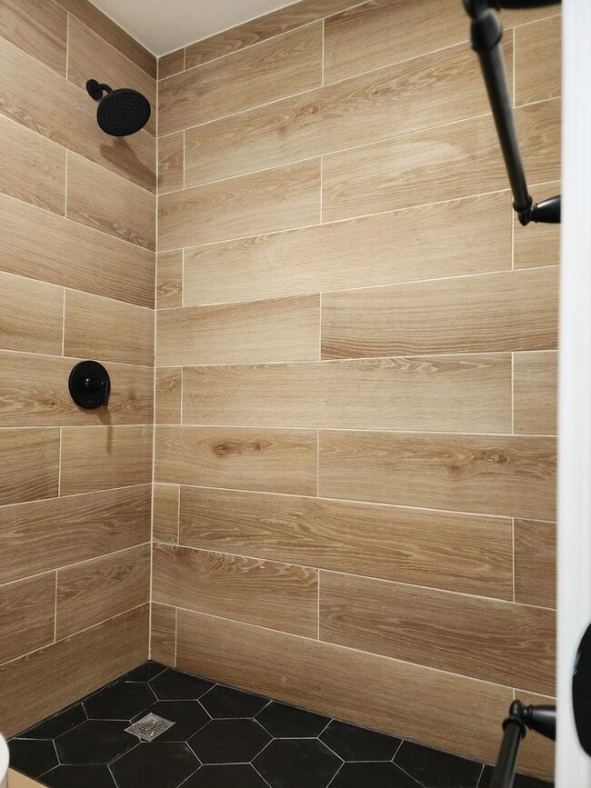 Building Photo - Special Pricing! Beautifully Updated 2-Bedroom Home in Prime Location!