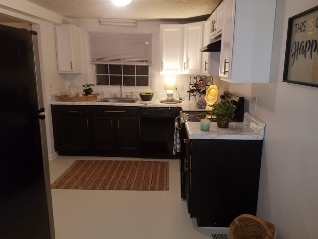 Building Photo - 2827 Brunswick Dr