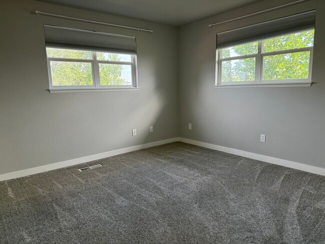 Building Photo - Spacious 3 Bedroom Home with Large Yard & 2-Car Garage