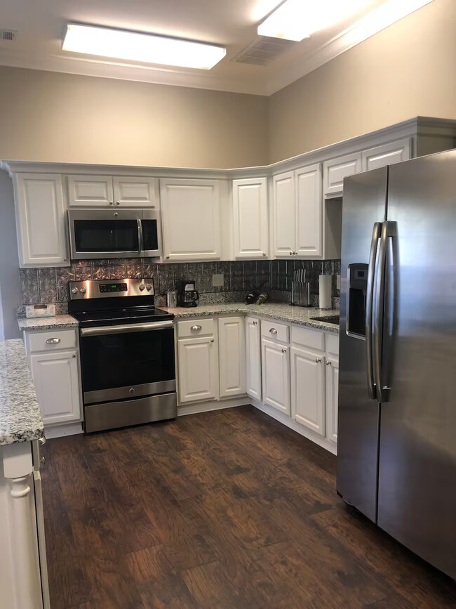Building Photo - 145 Longleaf Dr