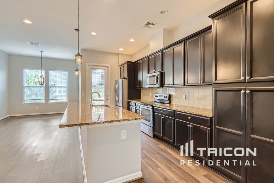 Building Photo - 836 Luarca Ln