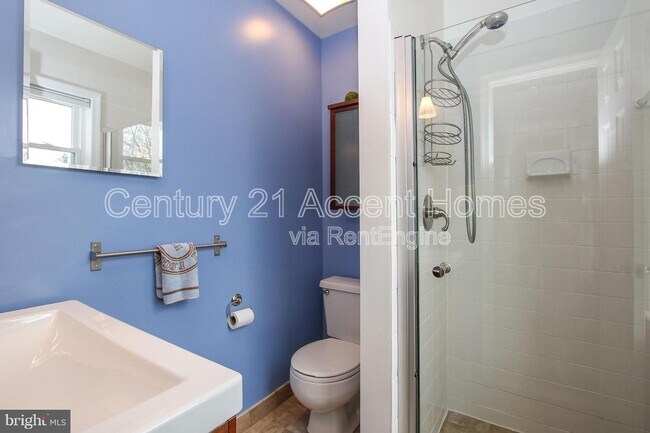 Building Photo - 3009 20th Ct S