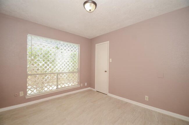 Building Photo - 9414 Clipperwood Pl