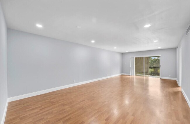 Building Photo - 6100 S Falls Cir Dr