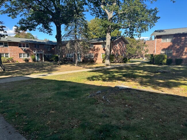 Building Photo - 5 Treat St