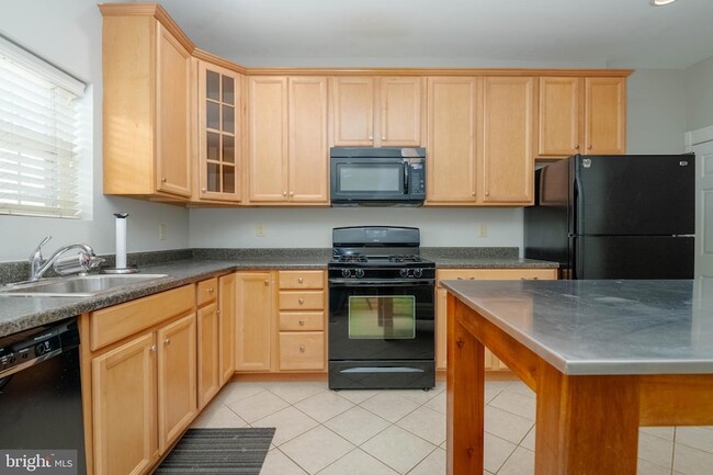 Building Photo - 224 N Milton Ave