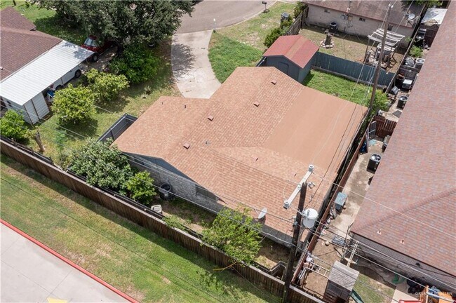 Building Photo - 17 Village Square