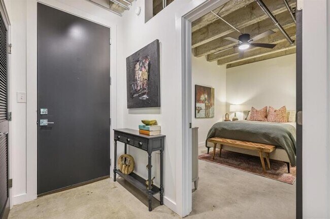 Building Photo - 1065 United Ave SE