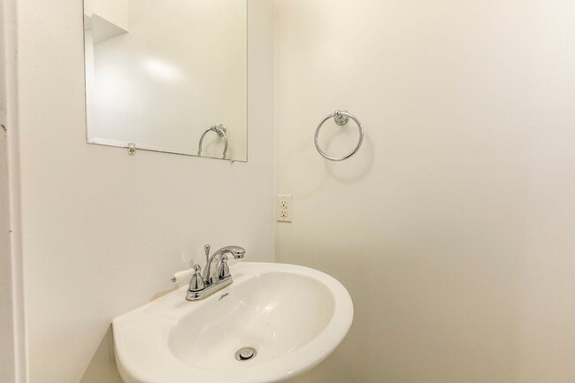 Building Photo - 223 Stribling Ave