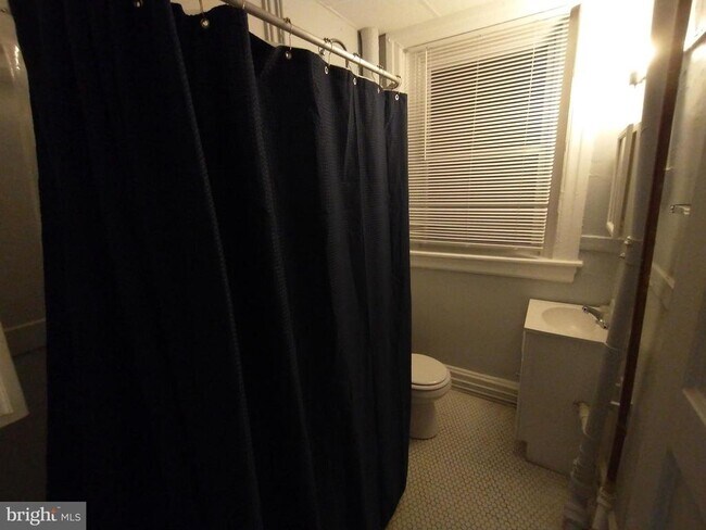 Building Photo - 307 Dolphin St