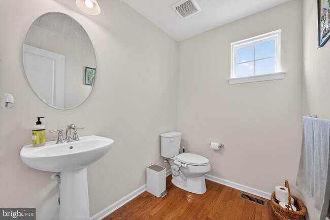 Building Photo - 40 Gina Dr