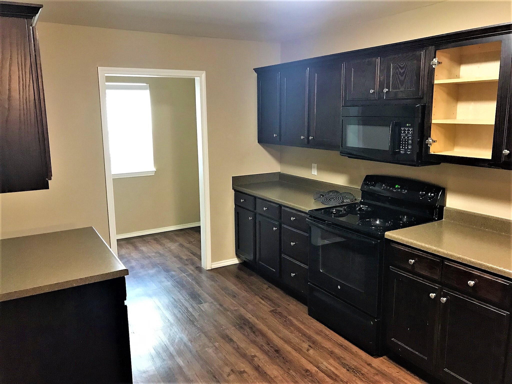 Building Photo - 4220 Castlegate Dr