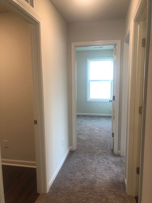 Building Photo - Welcome Home! 4BR/2.5BA in Manning Crossing – Elon