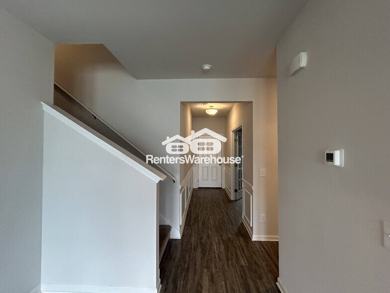 Building Photo - 5475 Cedar Creek Dr