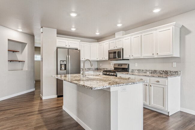 Building Photo - 785 River Bnd Ln