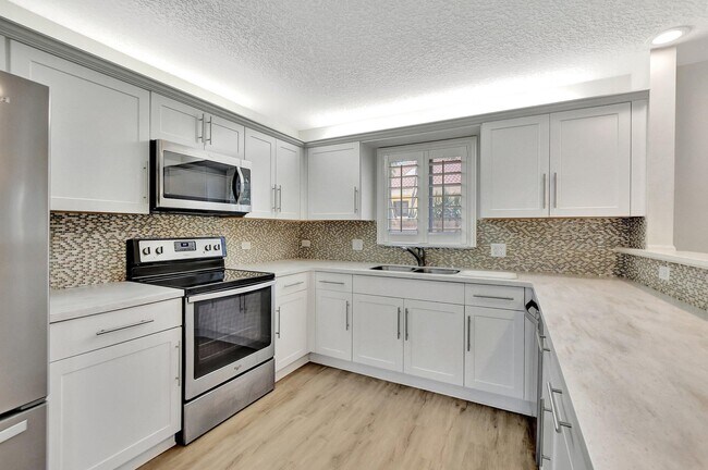 Building Photo - 4517 NW 5th Ave