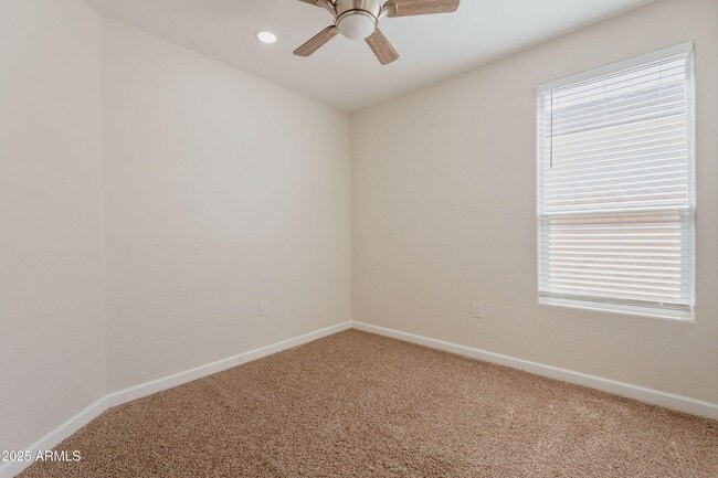 Building Photo - 2055 E Northwood Dr