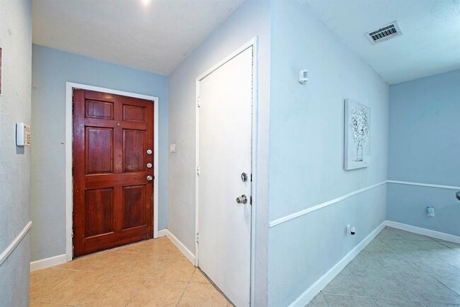 Building Photo - 17306 N Yorkglen Dr