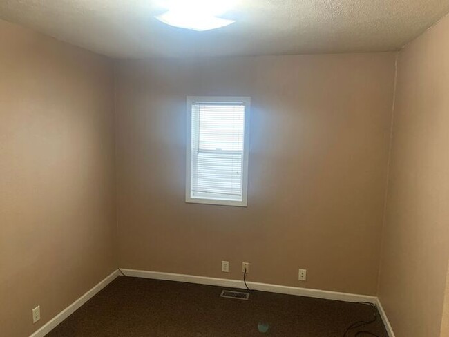 Building Photo - 2 Bedroom 1 Bath Northside between Union H...