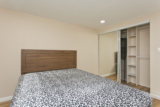 Building Photo - Walking Distance to the Beach & Furnished... Aloha Lani #1606 - 1 BD 1 BA 1 PRK