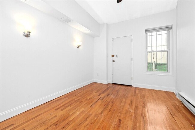 Building Photo - 881 Harrison Ave
