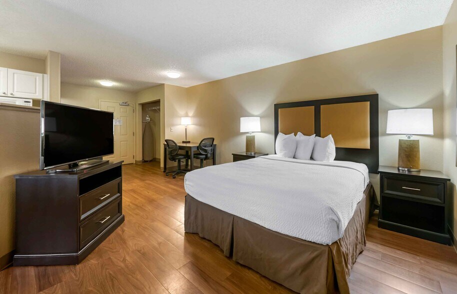 Building Photo - Furnished Studio-Daytona Beach - Internati...