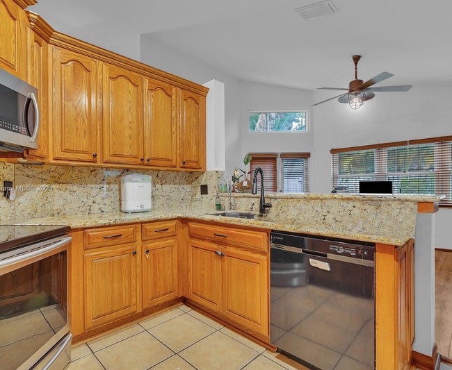 Building Photo - 204 Cameron Dr