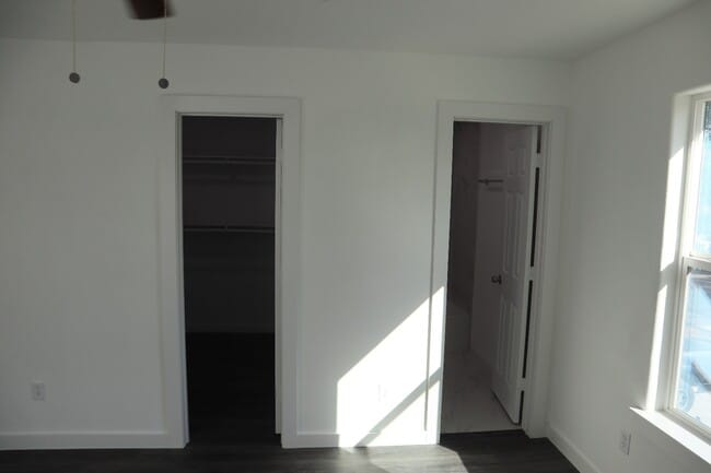 Building Photo - 337 Connecticut St