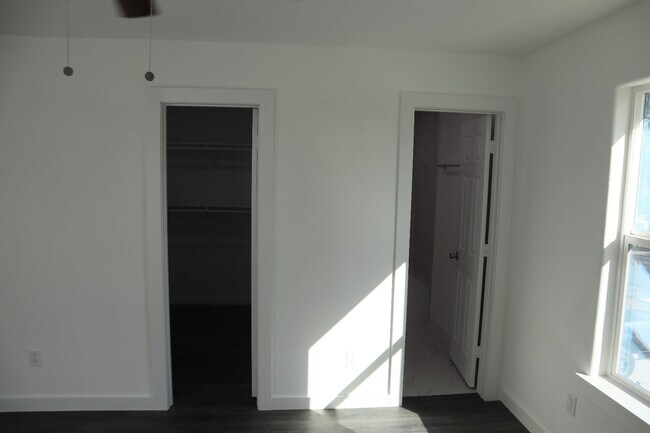 Building Photo - 6011 Wedgefield St