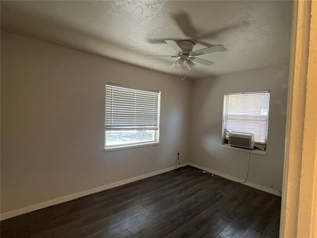 Building Photo - 10825 Navajo Dr