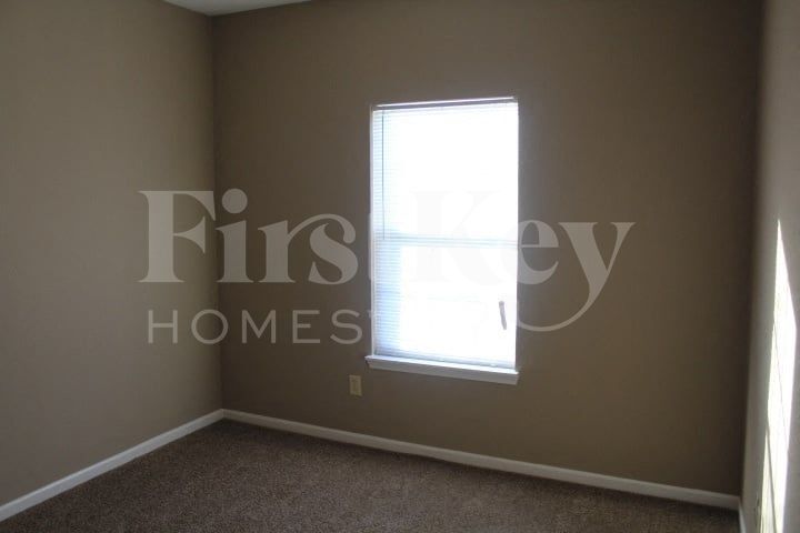 Building Photo - 10 S Burkhart Dr