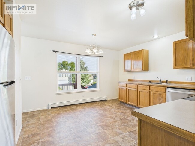 Building Photo - Great Three Bedroom Condo in Belgrade!