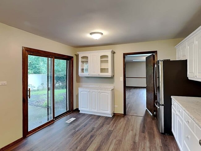 Building Photo - 16400 Sherwood Dr