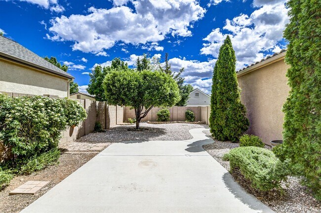 Building Photo - 3 bedroom 2 bathroom home for Rent in StoneRidge!