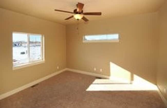 Building Photo - 2127 Cocklebur Ln