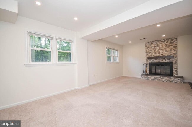 Building Photo - 2812 Yeonas Dr