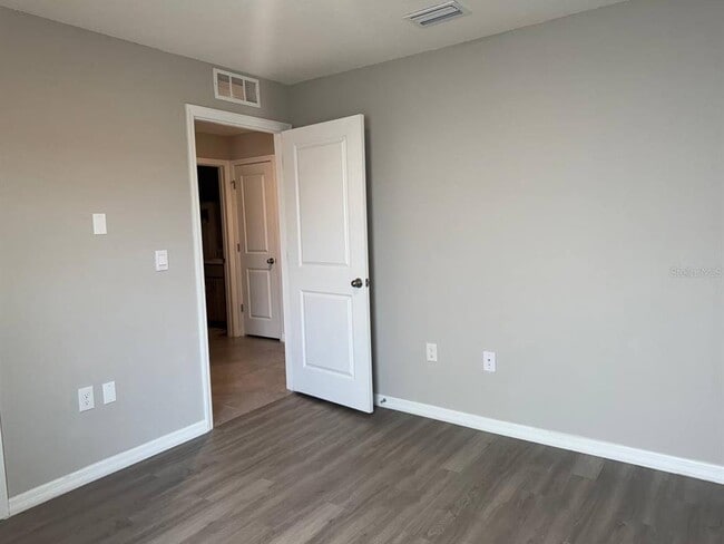 Building Photo - 16605 Mosaic Oar Dr